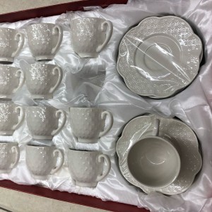 طقم فناجين 12 قطعة بورسلان مزخرف مع استكانة 12 قطعة طقم فناجين 12 قطعة بورسلان مزخرف مع استكانة 12 قطعة